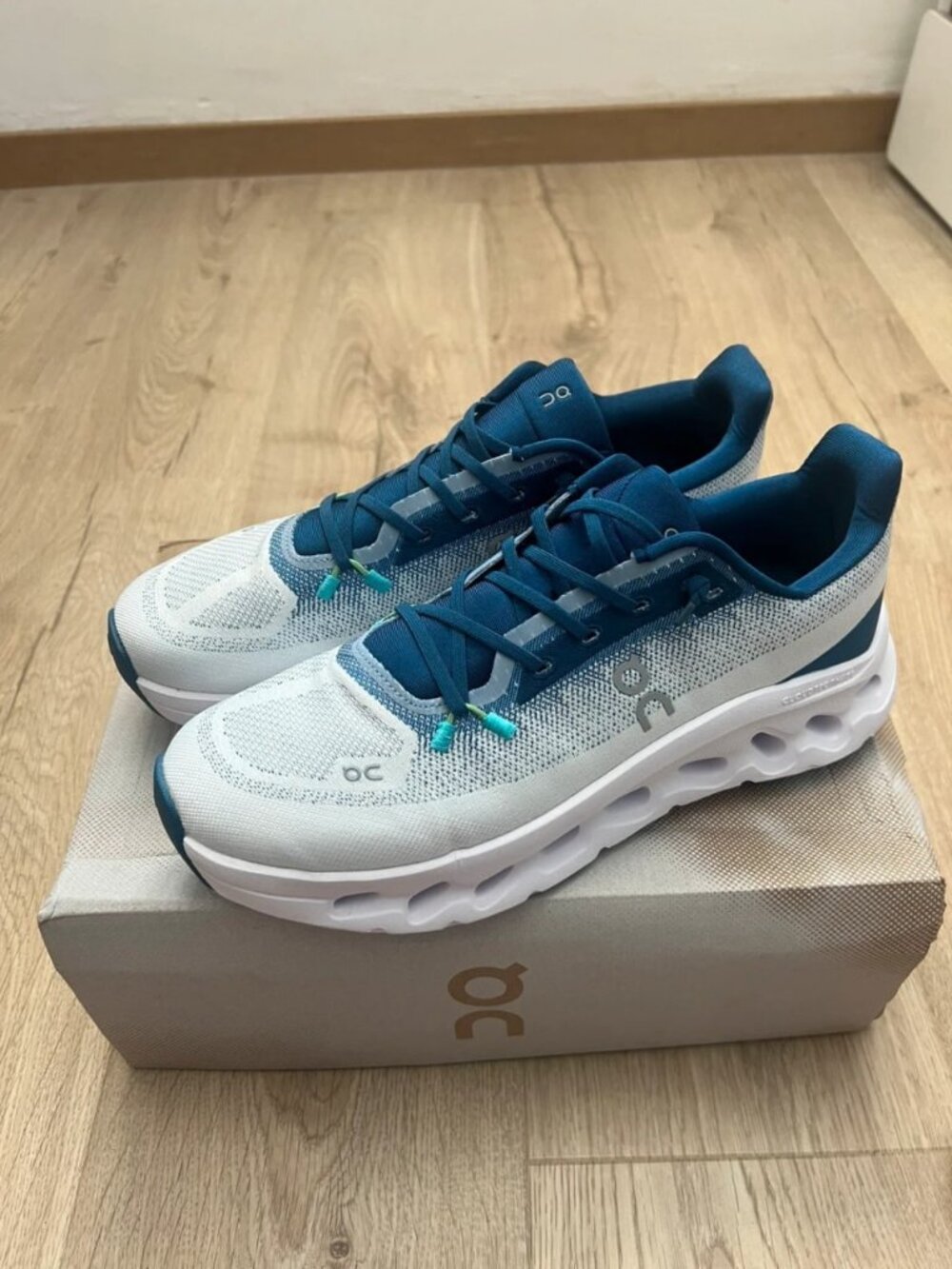 On Cloud Cloudrunner White/Blue Men's Size US 9.5